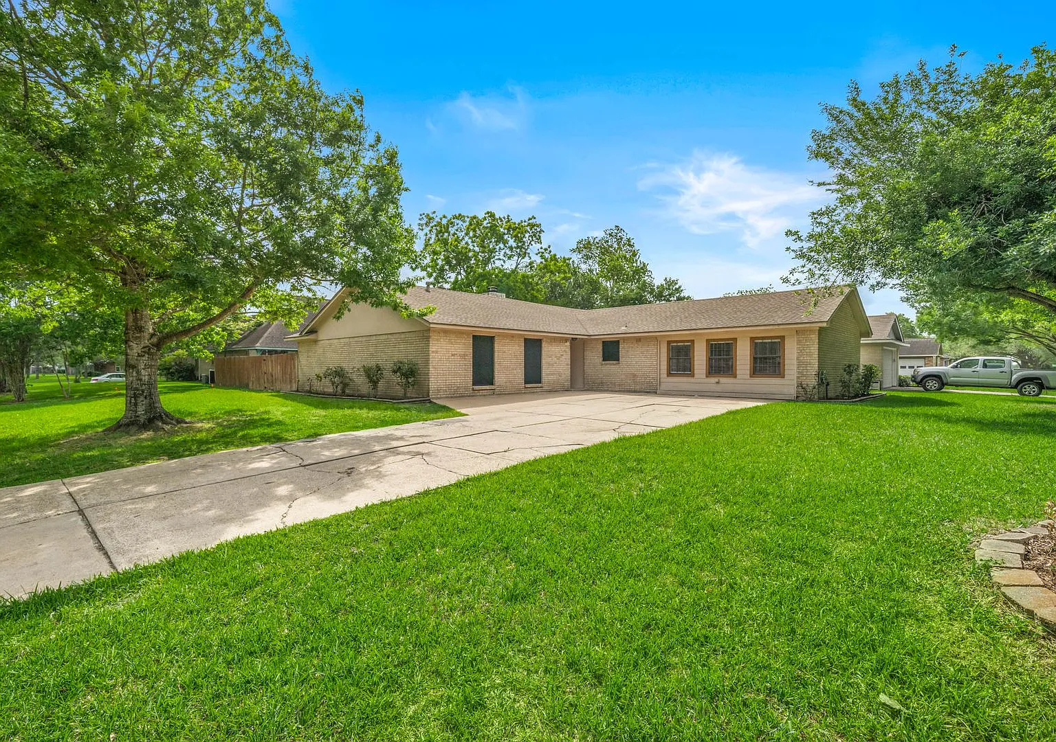 Lovely 3 bedroom 2 bath w/ potential 4 bedroom or game room. Full Privacy fence backyard with lar... — Photo 1