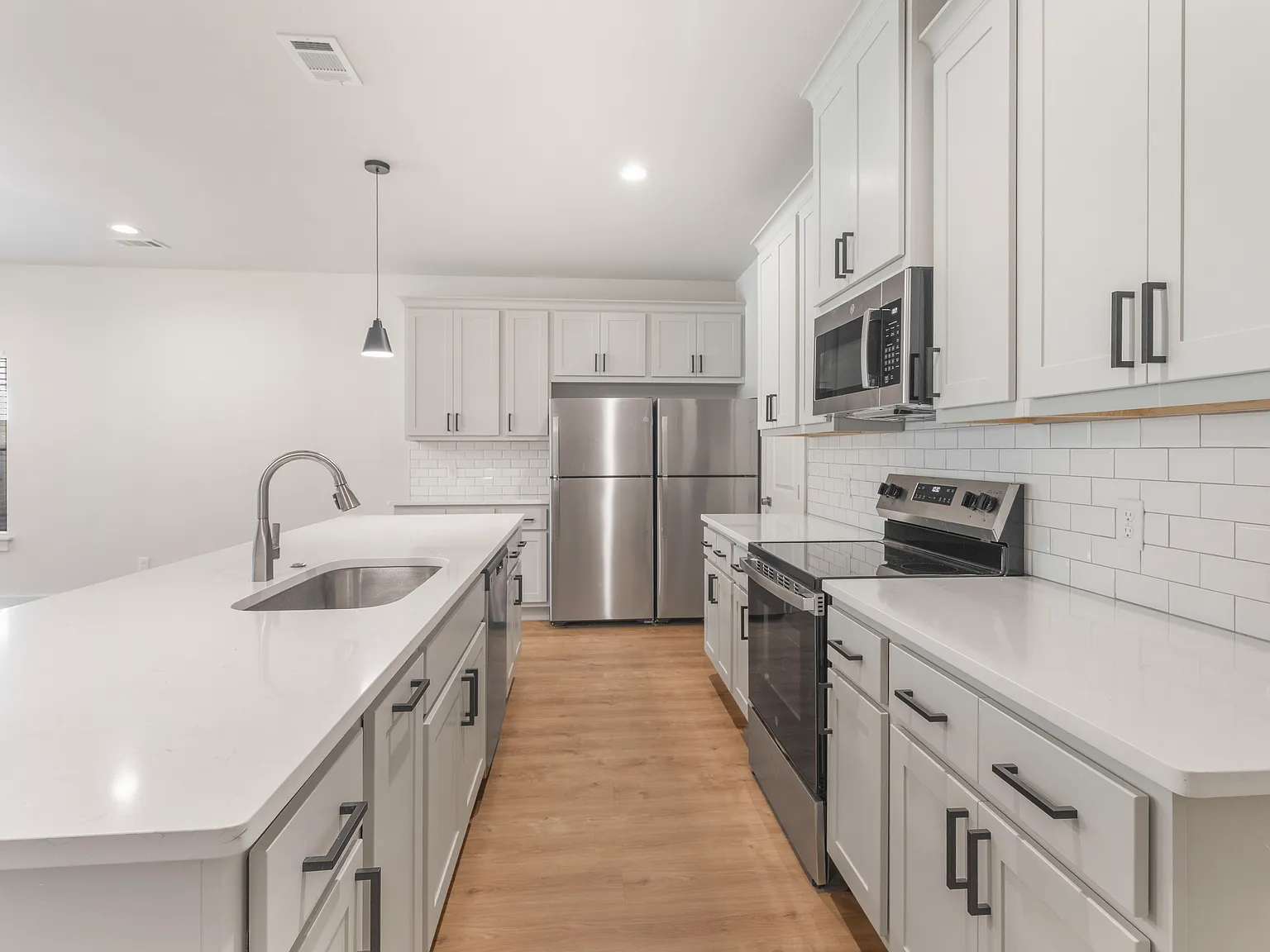 607 Highlands St — Photo 4