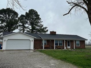 742 E 1st St, Nashville, IL 62214