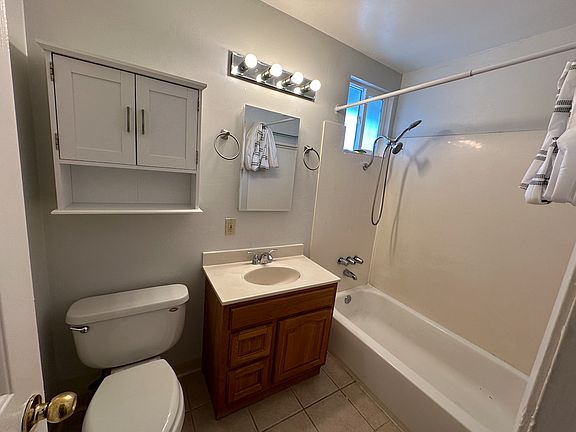 3rd image of 895 W Hacienda Ave