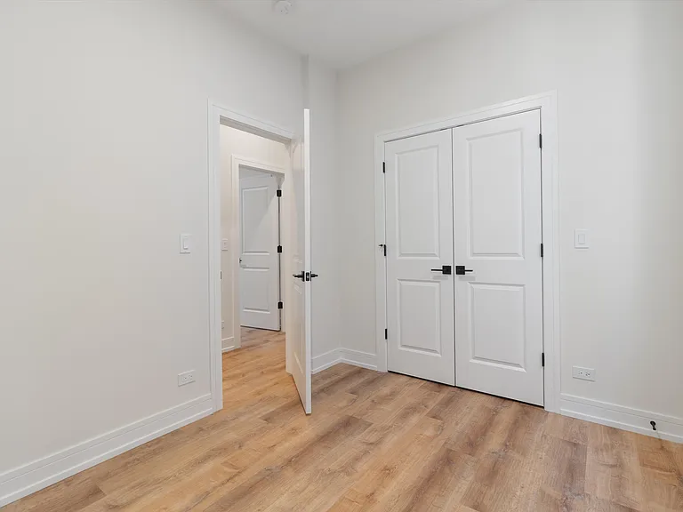 839 N Rockwell St #2R — Photo 12