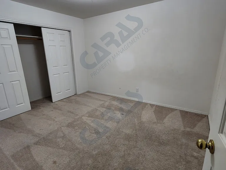 4 A Ave #B — Photo 6