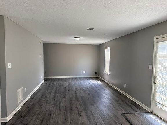 2nd image of 3929 Chelsea Hill Dr