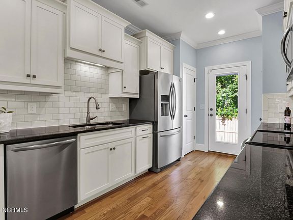 5th image of 115 Magnolia St