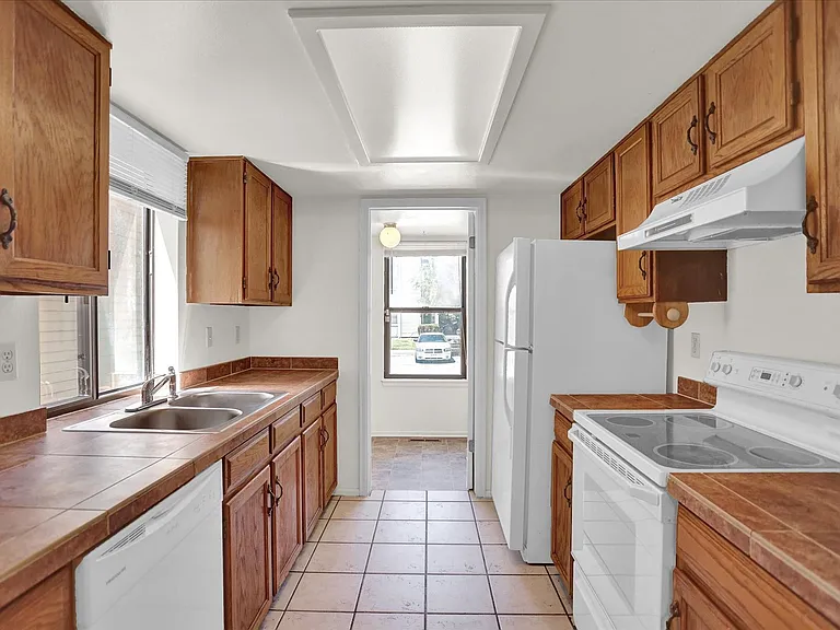 4604 S Fraser Ct #D — Photo 10