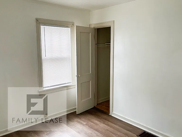1087 N Summit Ave — Photo 6