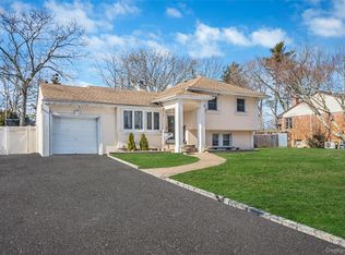 86 Overlook Drive, East Islip, NY