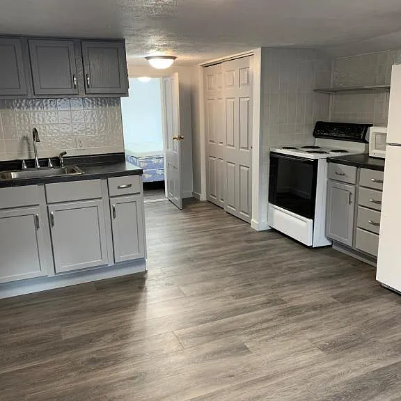 323 W 24th Ave #B — Photo 3