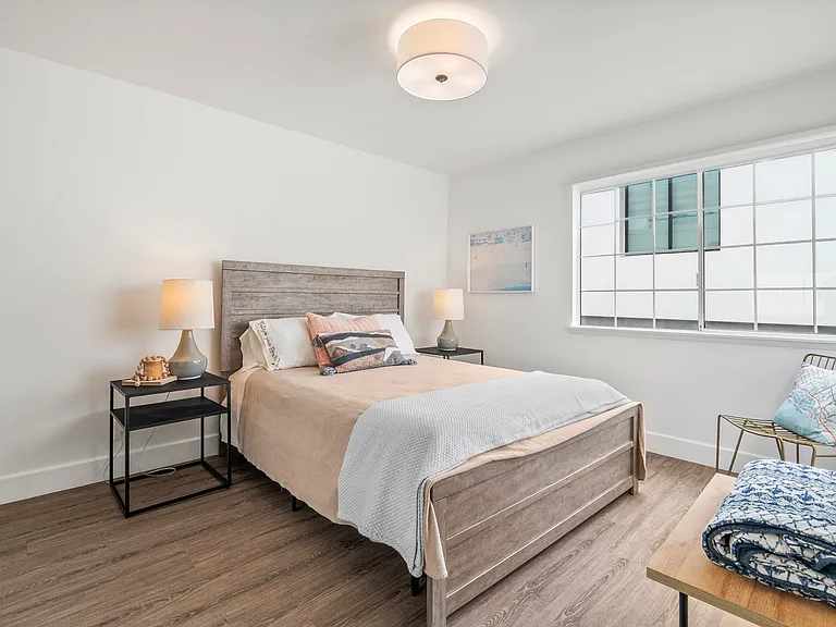 709 W Balboa Blvd — Photo 38