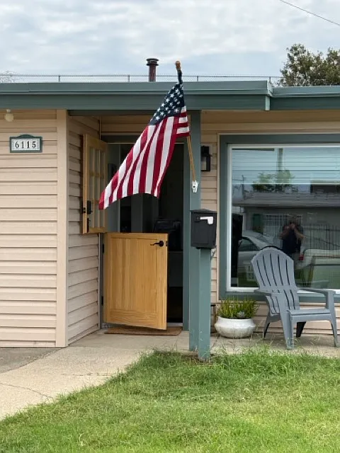 3 bed, 1044 sqft, $3,800 — Photo 2