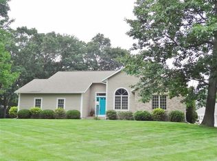 15498 Hofma Dr, Grand Haven, MI 49417