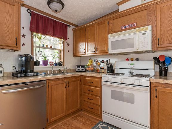 3rd image of 29125 Woodlyn Dr