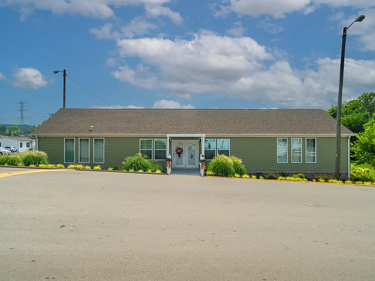Holiday Village — Photo 41