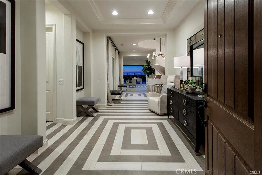 5 bed, 5.5 bath, 4251 sqft, $11,000 — Photo 2