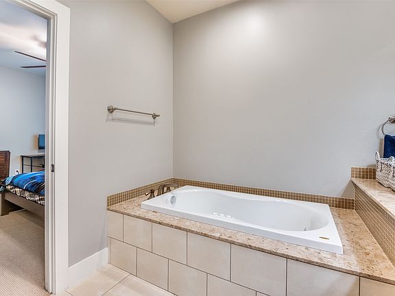 5th image of 5618 Lindell Ave #7