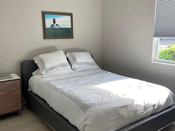 Queen beds in both guest rooms