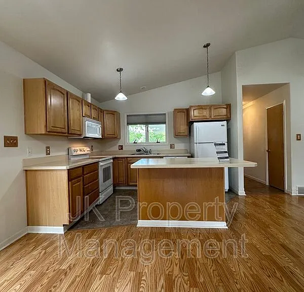 3209 Wild Rose Ln — Photo 9