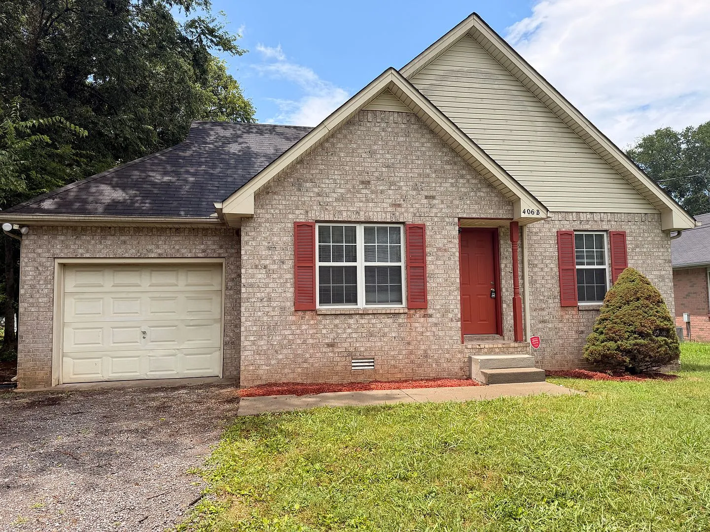 Move-In Ready! Fresh Updates, Fenced Backyard & Prime Smyrna Location! — Photo 1