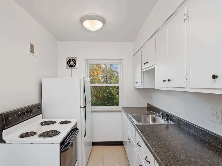 3830-3832 Ault Park Ave — Photo 6