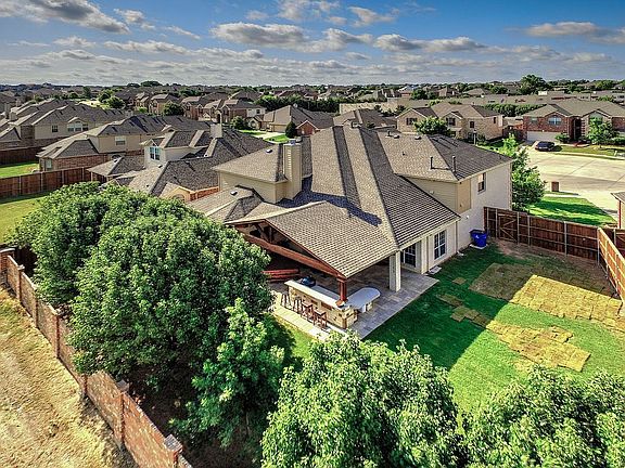 4th image of 204 Palomino Ct