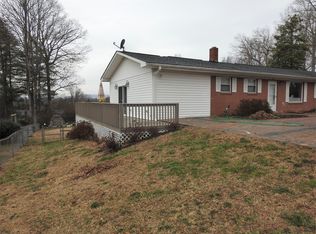 221 Fairground Ave, Hendersonville, NC 28792