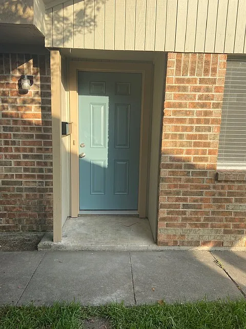 2 bed, 1.5 bath, 1010 sqft, $1,300 — Photo 2