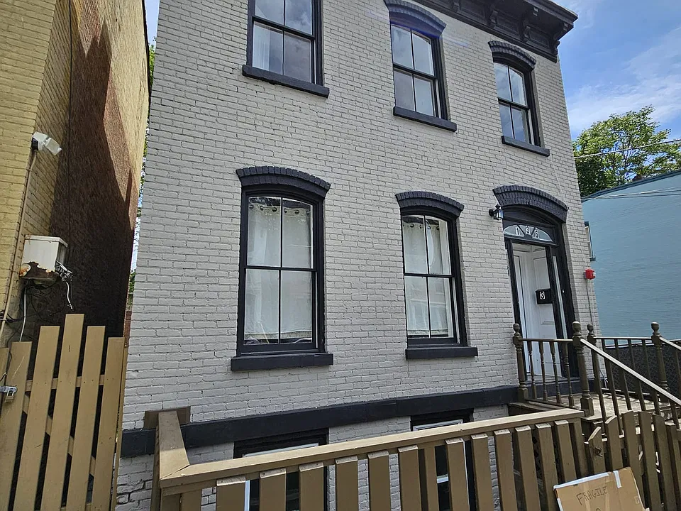 136 Johnston St