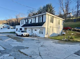 718 Main St, Narrows, VA 24124