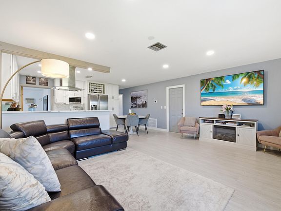 4th image of 22229 SW 65th Way