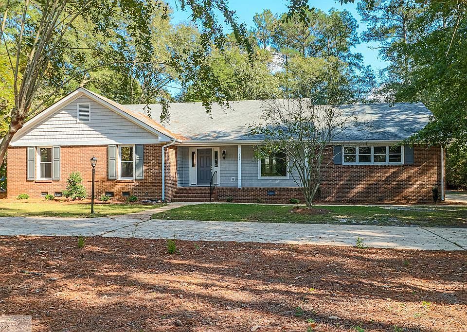 1st image of 208 Walnut Creek Dr