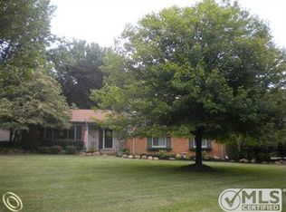 1274 Kingsview Ave, Rochester Hills, MI 48309