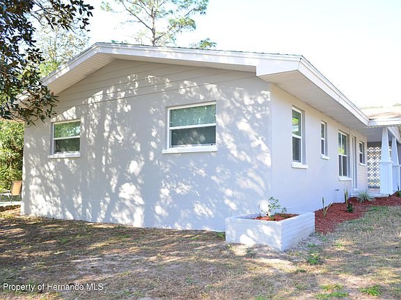 3rd image of 34206 Park Square Pl
