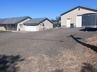107 S Hill St, Weston, OR 97886