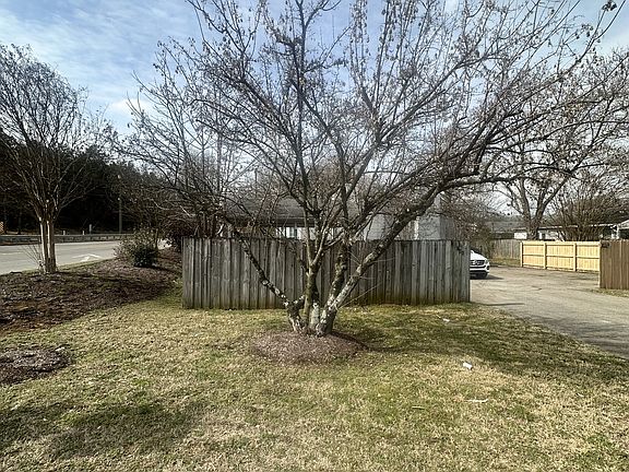 5th image of 901 Patio Dr