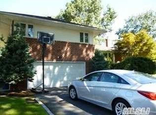 22 Pinetree Rd, Westbury, NY 11590