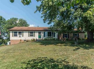 2142 Yingling Dr, Spring Grove, PA 17362