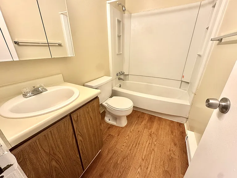 4501 Boardwalk Dr #G — Photo 7