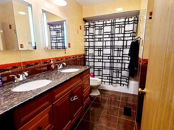 3rd image of 206 Stoneybrook Ln #206