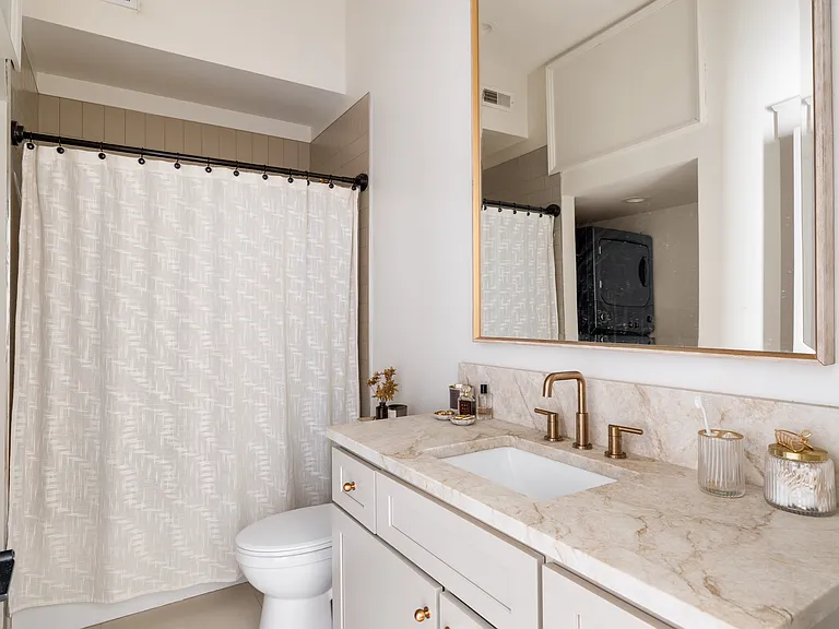 335 W Pike St #C — Photo 17