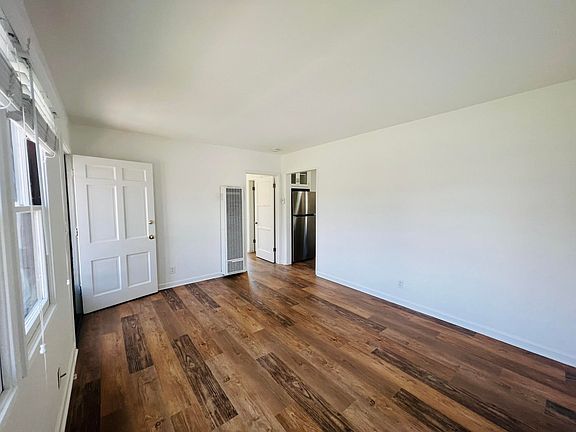 3rd image of 816 W Victoria St APT A