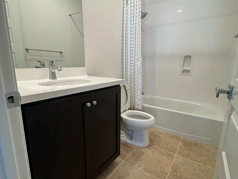 3rd floor bathroom with tub