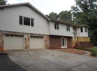 225 B D Johnston Rd, Central, SC 29630