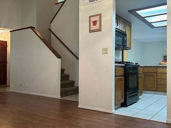4th image of 212 Washington Way