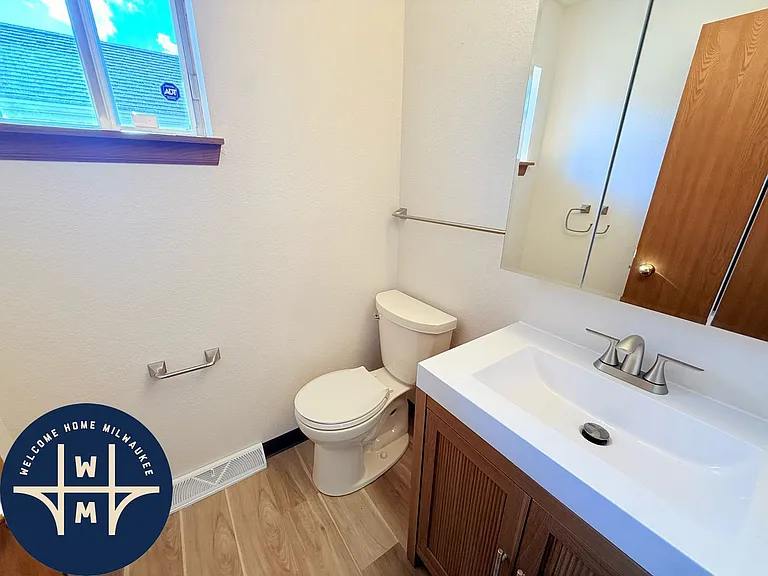 W163N11528 Windsor Ct #A — Photo 8