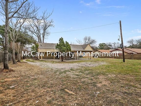 3rd image of 620 Oakwood Ln