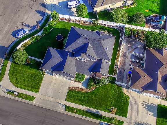 3rd image of 2916 W Table Rock Dr