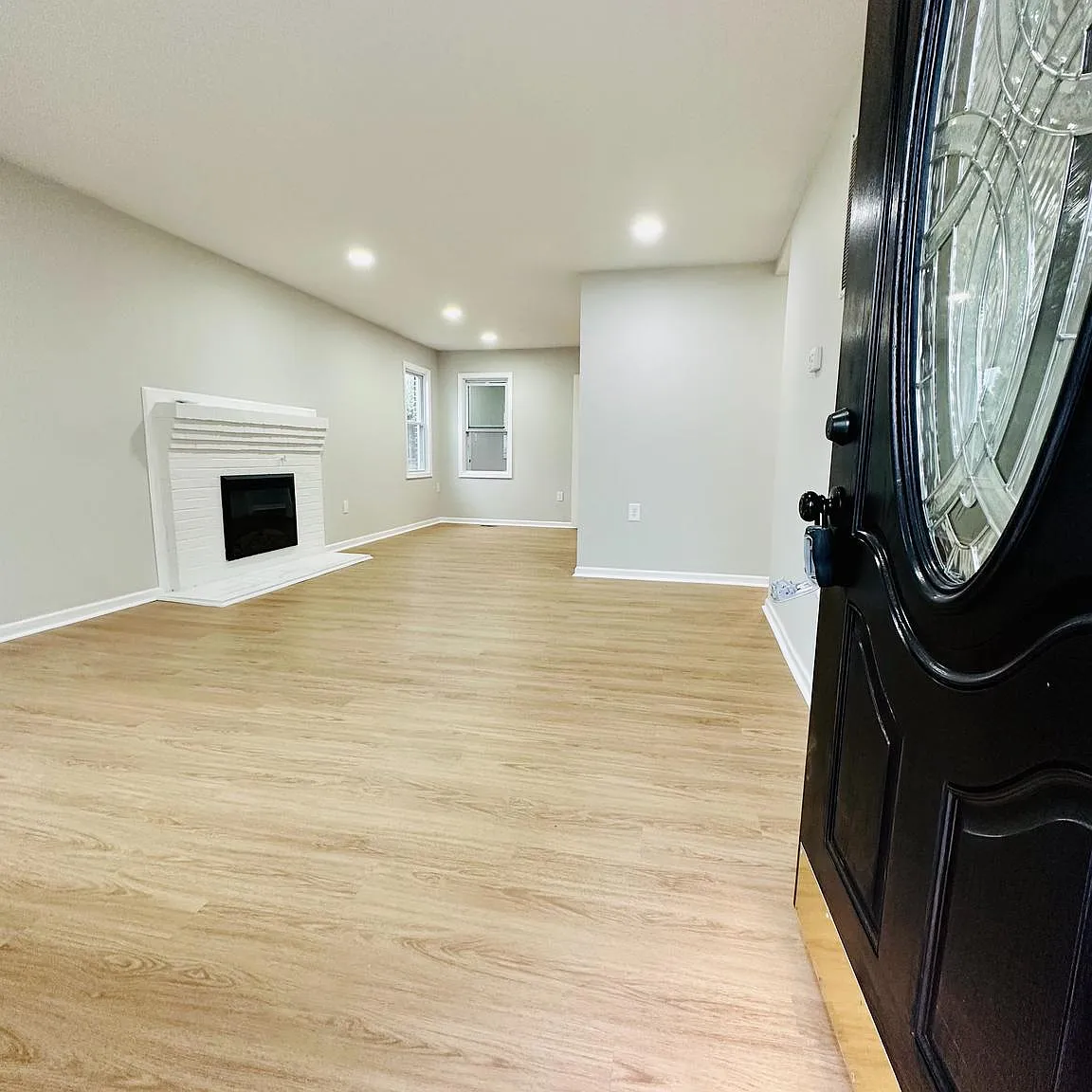 4 bed, 2.5 bath, 2742 sqft, $2,995 — Photo 3