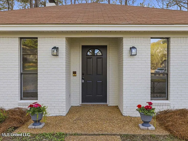 409 Arundel Dr — Photo 3