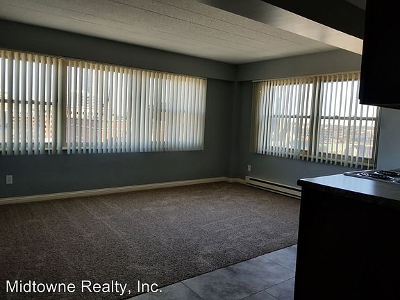 5th image of 530 W Berry St APT 901