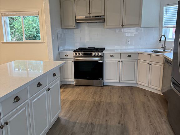 2nd image of 402 Richmond Ave APT B